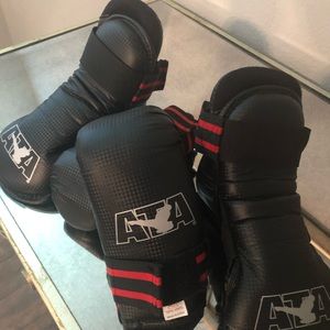 ATA Karate/Teakwondo Foot/hand Gear, toddler size3